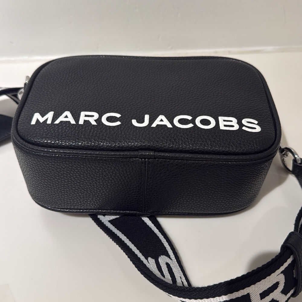 Marc Jacobs Black and White Crossbody Camera Bag - Picture 6 of 8